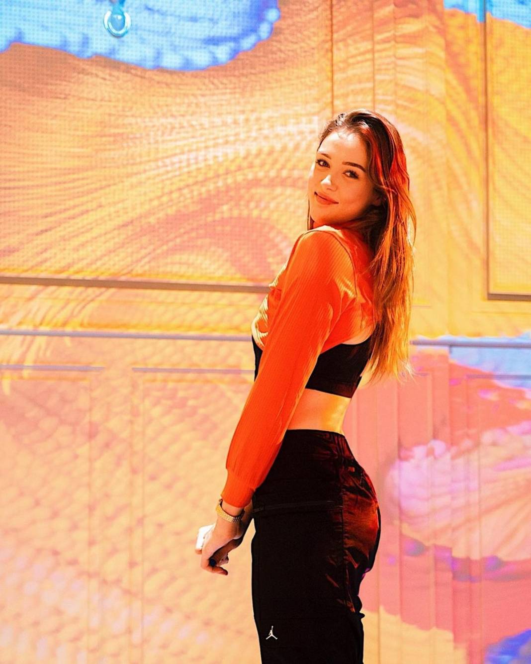 Zehra Güneş dekolteli fotoğraf paylaştı, sosyal medya yıkıldı! Yüz binlerce kez beğenildi, herkesi kendine hayran bıraktı 35